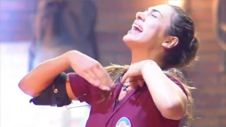 P&eacute;tala levou a melhor e &eacute; a nova dona do lampi&atilde;o dos poderes – Foto: R7/Record TV/Reprodu&ccedil;&atilde;o