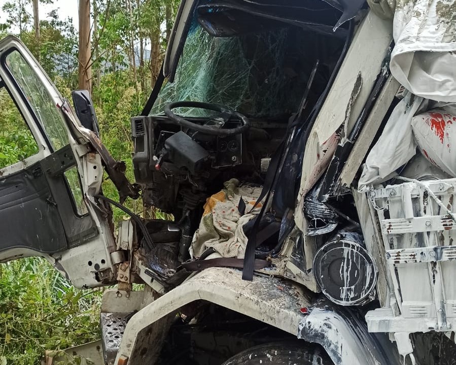 Fotos Homem Fica Gravemente Ferido Ap S Bater Em Rvores E Ficar Preso S Ferragens Em Sc