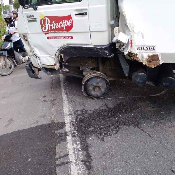Caminh&atilde;o tamb&eacute;m se envolveu no acidente – Foto: Reprodu&ccedil;&atilde;o/Internet/ND
