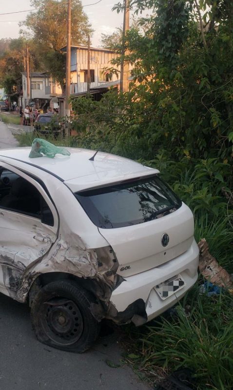 Crian&ccedil;a &eacute; atingida por pe&ccedil;a de moto e homem fica gravemente ferido em acidente em Ilhota – Foto: Bombeiros Volunt&aacute;rios Ilhota/Divulga&ccedil;&atilde;o/ND