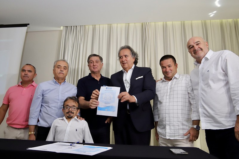 Ordem de servi&ccedil;o para alargamento da praia dos Ingleses foi assinada nesta quarta-feira – Foto: Cristiano Andujar/PMF/Divulga&ccedil;&atilde;o/ND