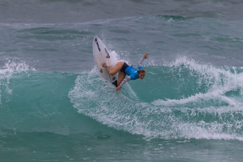 A norte-americana Alyssa Spencer conquistando sua primeira vit&oacute;ria no Challenger Series – Foto: WSL / Daniel Smorigo