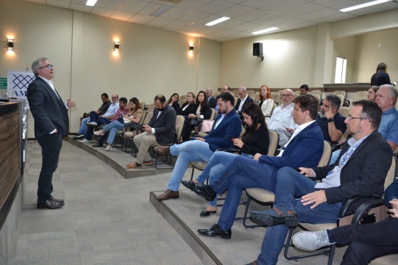 Comitiva esteve na regi&atilde;o para debater projeto – Foto: Lyandra Machado/AMFRI/Reprodu&ccedil;&atilde;o/ND