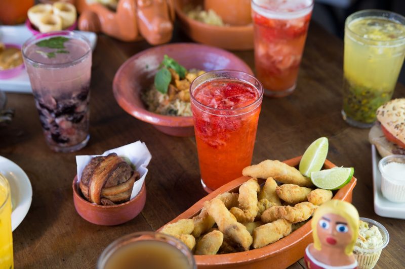 As 16 op&ccedil;&otilde;es de caipirinhas do Boteco Z&eacute; Man&eacute; s&atilde;o ideais para acompanhar as comidinhas de boteco – Foto: Deleite-se