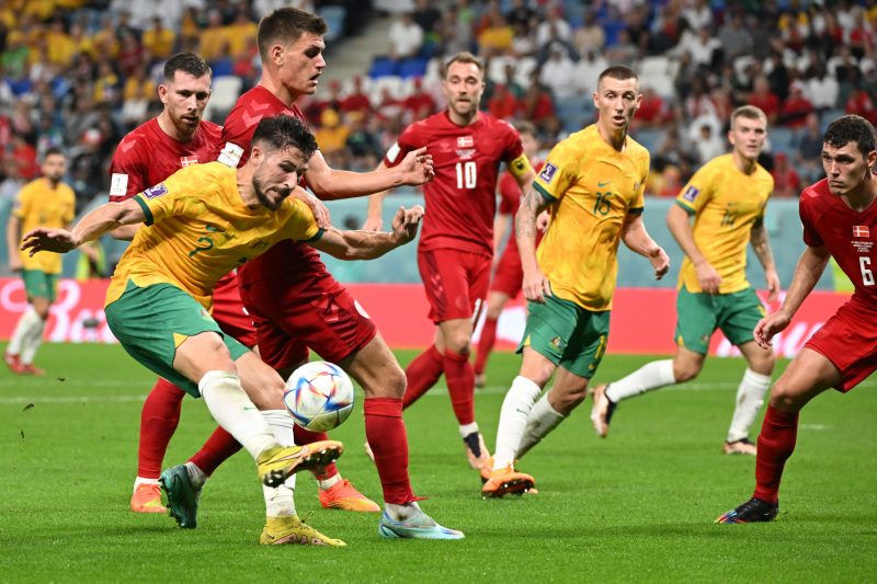 Australia vence a Dinamarca e avança às oitavas de final