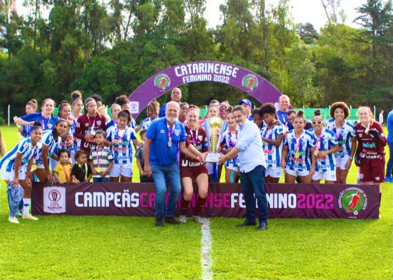 O Ava&iacute; Kindermann conquistou pela d&eacute;cima terceira vez o t&iacute;tulo de campe&atilde;o de Futebol Feminino Catarinense – Foto: FCF