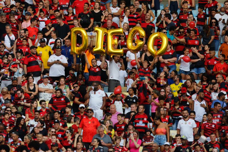 Os "Diegos" foram homenageados pela torcida do Flamengo
