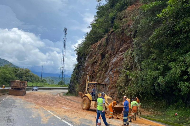 A medida, defendida pelo DER/PR, visa restaurar parcialmente o fluxo de ve&iacute;culos para o litoral paranaense. – Foto: Rodrigo Felix Leal/SEIL/Divulga&ccedil;&atilde;o/ND