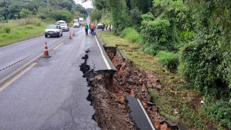 BR-280 segue totalmente interditada na Serra de Corupá - Diário da Jaraguá