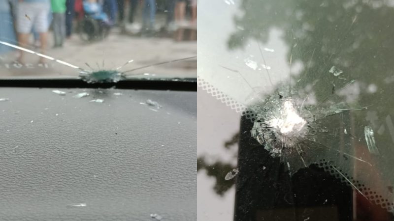 Carro de Balne&aacute;rio Pi&ccedil;arras que levava pacientes &eacute; apedrejado em bloqueio na BR-101 – Foto: Prefeitura de Balne&aacute;rio Pi&ccedil;arras/Divulga&ccedil;&atilde;o/ND