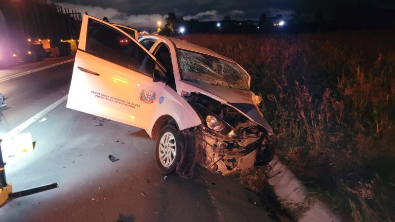 Um carro da Secretaria da Sa&uacute;de de Rio Rufino se envolveu em um acidente em Lages – Foto: Bombeiros/Divulga&ccedil;&atilde;o/ ND