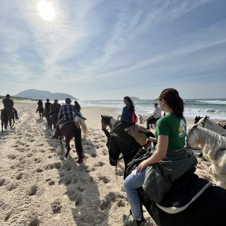 passeio de cavalo na praia