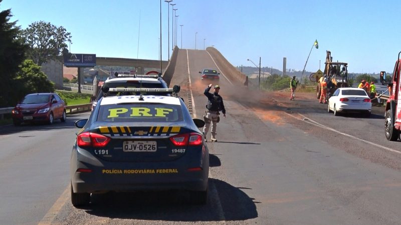 A PRF orientou os motoristas no local – Foto: Jair Correia/ND
