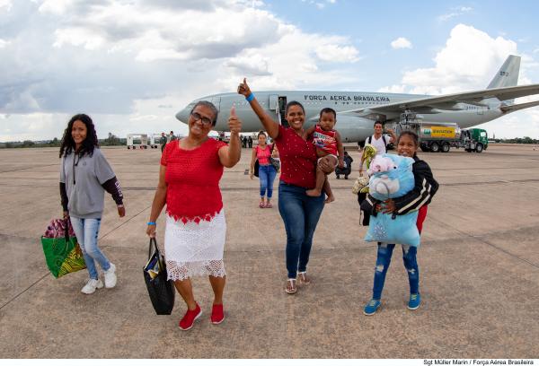 Venezuelanos foram transportados para Florianópolis