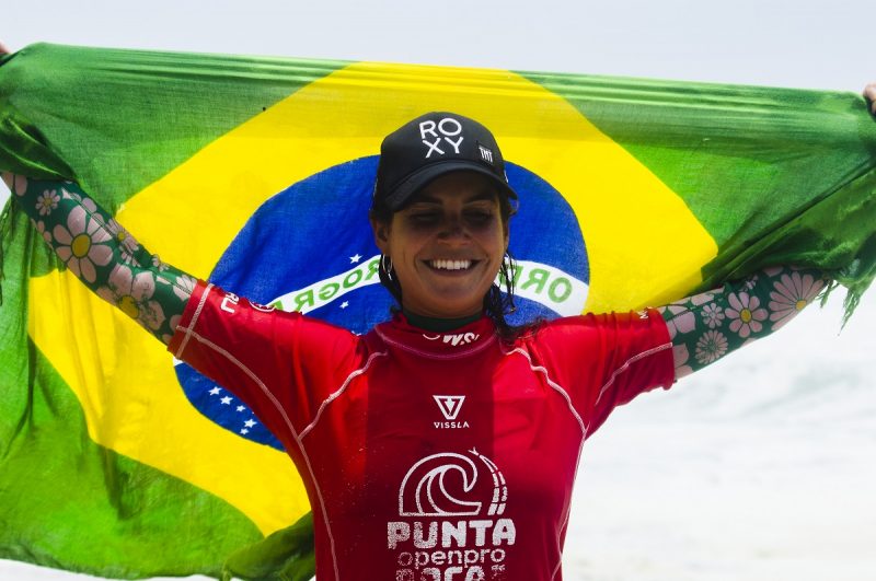 Longboard Feminino: Chlo&eacute; Calmon colecionando mais uma vit&oacute;ria nas ondas de Punta Rocas – Foto: Lorenzo Bazo / ZSports