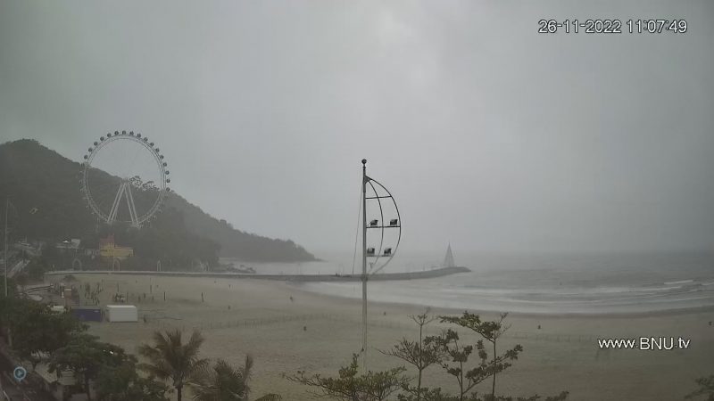 Turistas t&ecirc;m outras op&ccedil;&otilde;es de passeios em Balne&aacute;rio Cambori&uacute; em dias de chuva – Foto: BNU.TV/Reprodu&ccedil;&atilde;o/ND