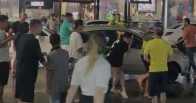 Jovem n&atilde;o estava em manifesta&ccedil;&otilde;es pol&iacute;ticas quando foi agredida por homens em Itapema – Foto: Reprodu&ccedil;&atilde;o/Internet