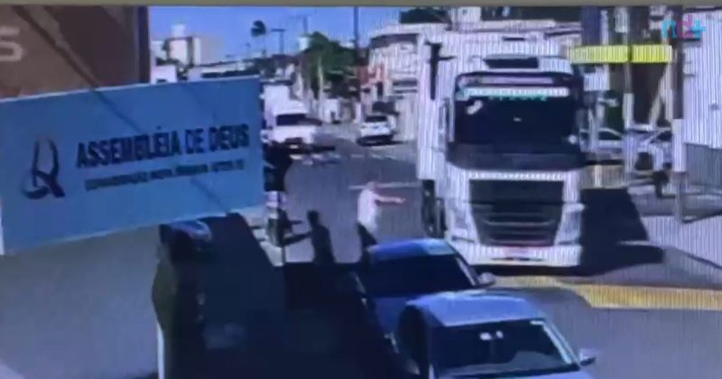 Sargento atirou pelo menos sete vezes contra caminh&atilde;o em Itaja&iacute; – Foto: Reprodu&ccedil;&atilde;o/ND