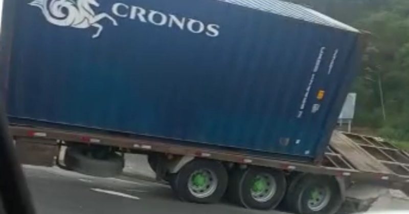 Caminh&atilde;o ‘trancou’ sa&iacute;da de Navegantes – Foto: Reprodu&ccedil;&atilde;o/ND