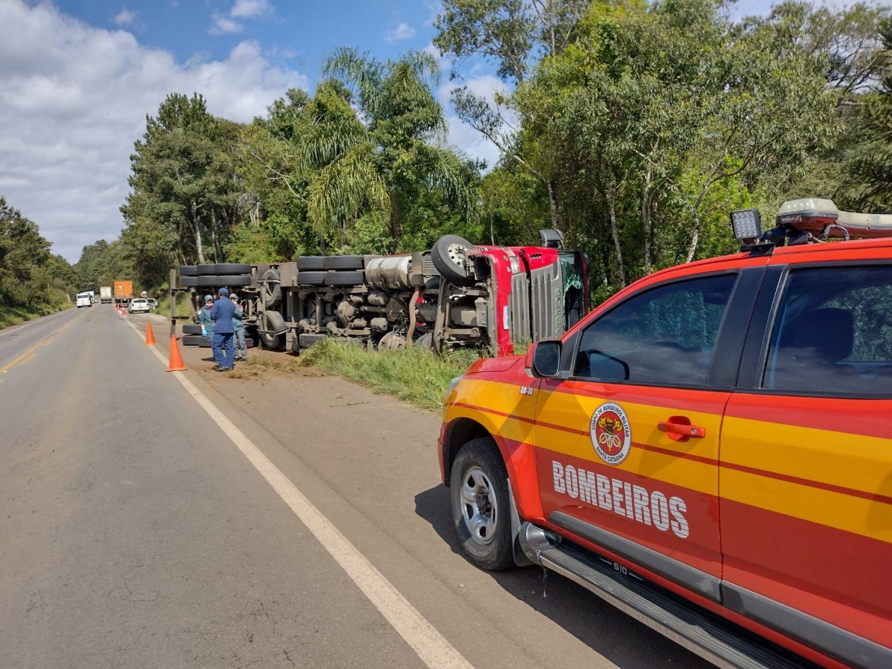 Homem Morre Em Grave Acidente Entre Carreta E Carro Em Curitibanos