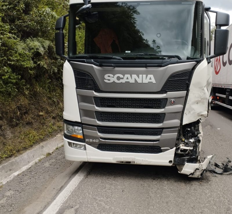 Colis&atilde;o entre moto e caminh&atilde;o deixa homem morto na BR-470 – Foto: Divulga&ccedil;&atilde;o/Corpo de Bombeiros de Pouso Redondo