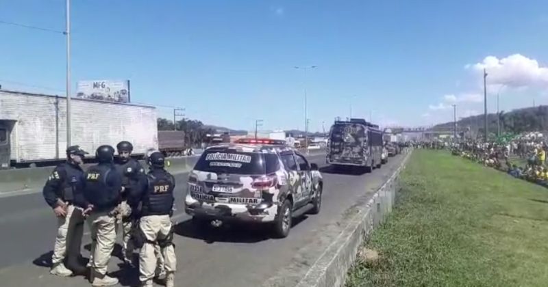 Tropas de choque da PRF foram acionadas para liberar o fluxo – Foto: PRF/Reprodu&ccedil;&atilde;o/ND