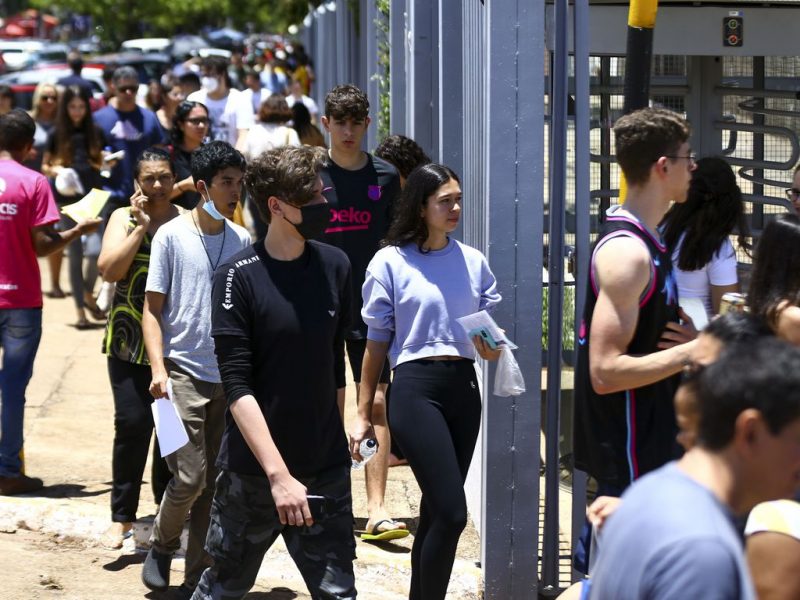 Candidatos comparecem a local de prova para a primeira etapa do Exame Nacional do Ensino M&eacute;dio (Enem) 2022. – Foto: Marcelo Camargo/Ag&ecirc;ncia Brasil/ND