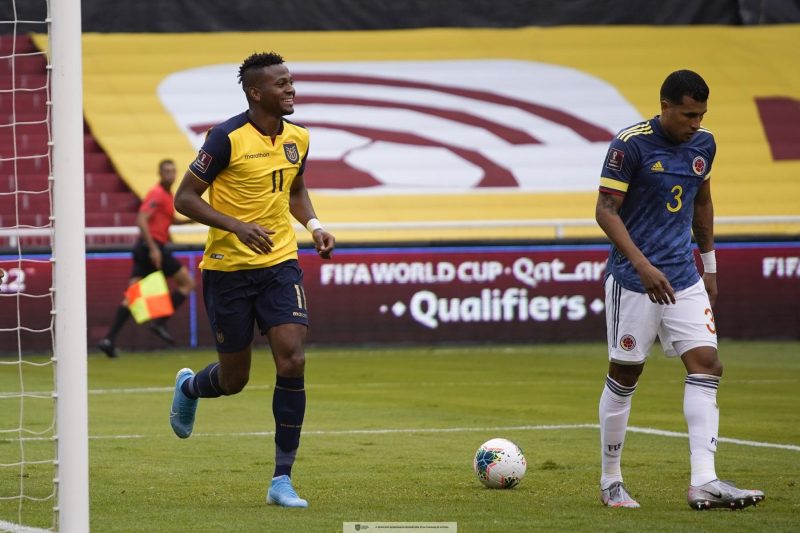 Equador, do atacante Estrada (&Agrave; esq.) estreia contra o Catar, neste domingo – Foto: Divulga&ccedil;&atilde;o/FEF/ND