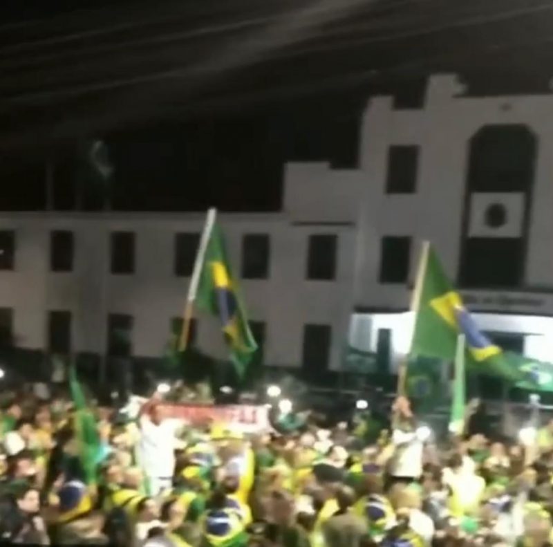 Manifesta&ccedil;&atilde;o em Florian&oacute;polis – Foto: Reprodu&ccedil;&atilde;o/ND
