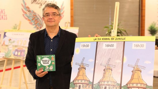 Chineque, Fritz e mais: exposição do chargista Ricardo Manhães destaca símbolos de Joinville