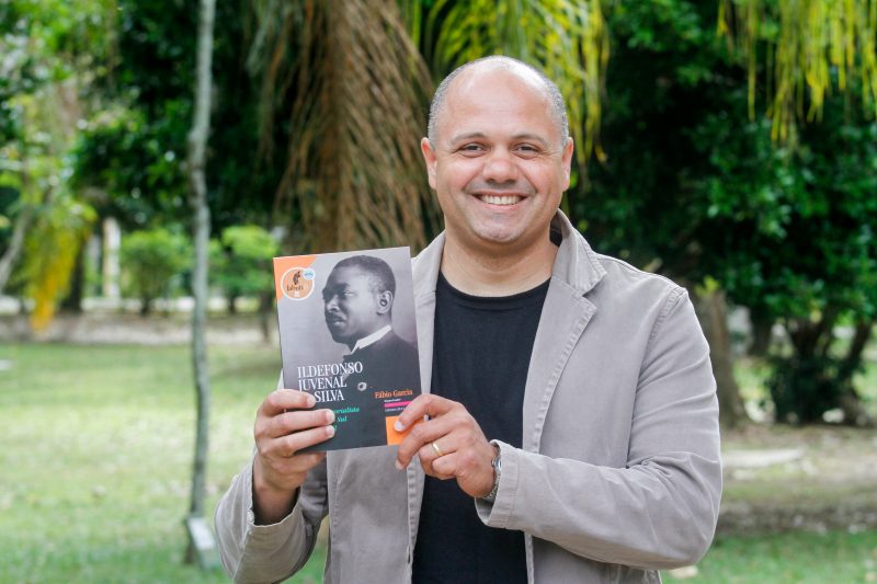 Historiador F&aacute;bio Garcia &eacute; autor de 11 livros e foi finalista do Pr&ecirc;mio Jabuti em 2020 – Foto: Leo Munhoz/ND