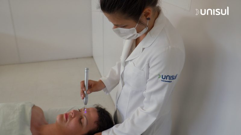 O natur&oacute;logo prioriza a harmonia entre o ser humano e a natureza, buscando conscientizar os indiv&iacute;duos de sua condi&ccedil;&atilde;o de sa&uacute;de e estilo de vida – Foto: Divulga&ccedil;&atilde;o