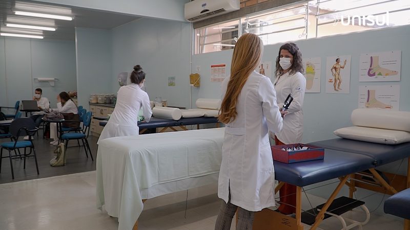 A cl&iacute;nica oferece, inclusive, um n&uacute;cleo de est&aacute;gio especificamente para a assist&ecirc;ncia a crian&ccedil;as e adolescentes, com pr&aacute;ticas que promovem a melhoria do quadro geral de sa&uacute;de – Foto: Divulga&ccedil;&atilde;o