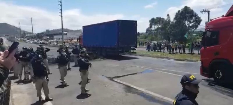 Trecho da BR-101 em Tubar&atilde;o &eacute; liberado pela PRF – Foto: PRF/Divulga&ccedil;&atilde;o/ND