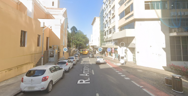 A man was arrested for stealing from a residential condominium on Rua Arcipreste Paiva.  – Photo: Streetview/Disclosure/ND