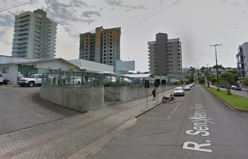 A v&iacute;tima foi encaminhada para o Hospital Frei Bruno. &mdash; Foto: Google Maps/Reprodu&ccedil;&atilde;o/ND