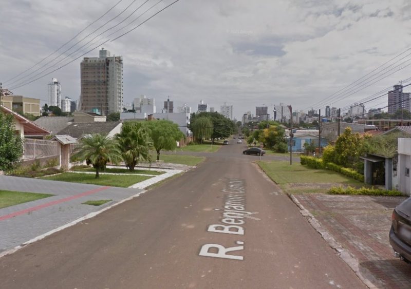 A mulher havia sido trancada em casa pelo marido, em Chapec&oacute;. &mdash; Foto: Google Maps/Reprodu&ccedil;&atilde;o/ND