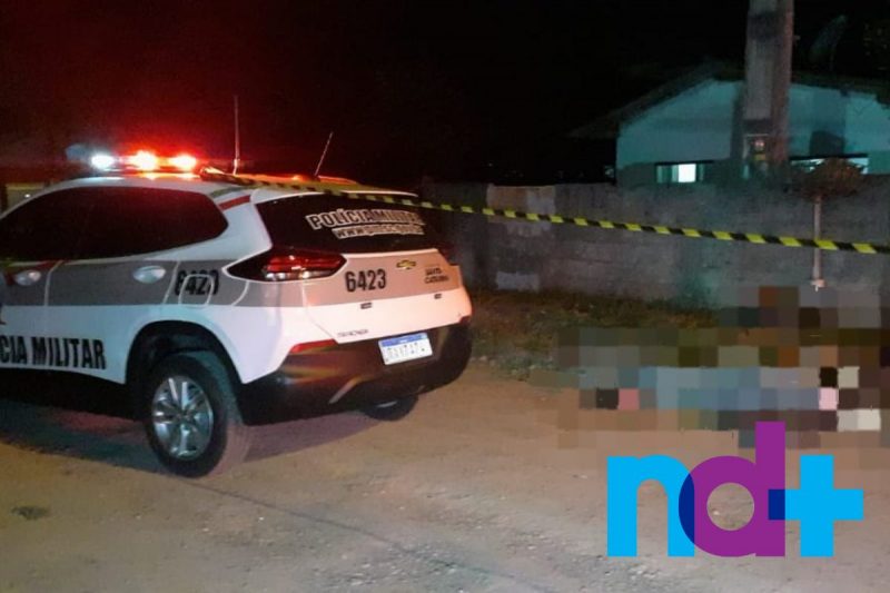 Pol&iacute;cia Militar, Samu e Delegacia de Homic&iacute;dios estiveram no local da ocorr&ecirc;ncia – Foto: Gladionor Ramos/NDTV