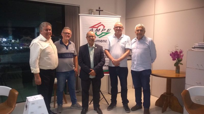 Nova diretoria da Ampe de Blumenau foi eleita nesta quarta-feira – Foto: Divulga&ccedil;&atilde;o/ND