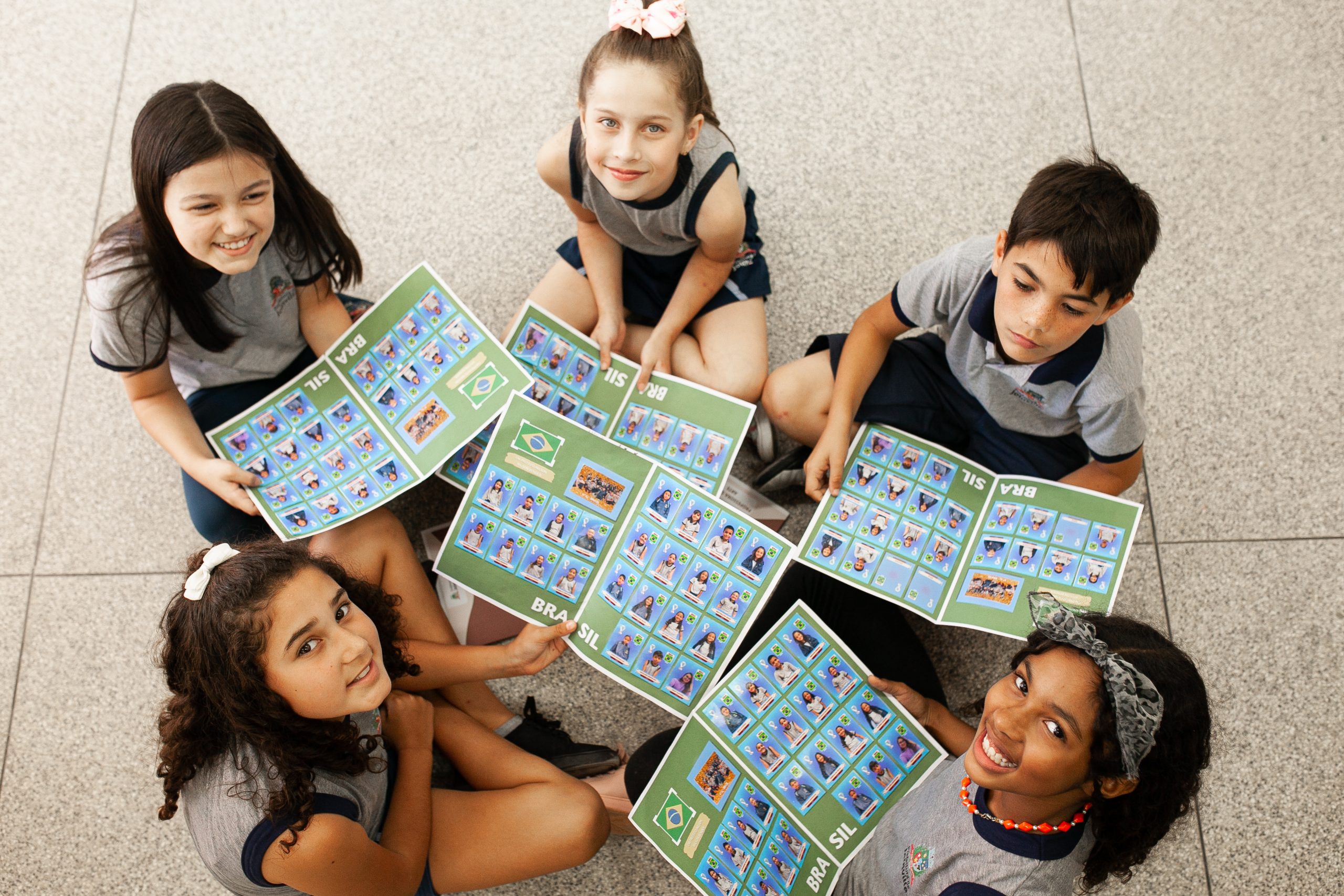Jogo de trilha em Inglês é criado por alunos a partir de pesquisa no álbum  de figurinhas da Copa - Educação Básica - Portal IENH