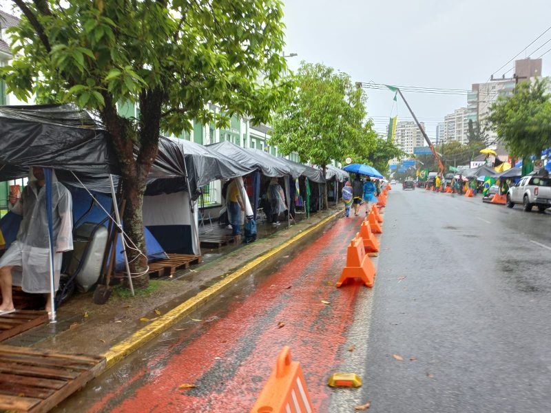 No domingo (27) de manh&atilde;, &aacute;gua ainda n&atilde;o tinha invadido o local. Mais tarde come&ccedil;ou a chover forte e alagou tudo – Foto: Internet/Divulga&ccedil;&atilde;o/ND