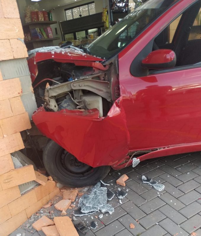 Cena mostra destrui&ccedil;&atilde;o de uma das entradas da padaria – Foto: Internet/Divulga&ccedil;&atilde;o/ND