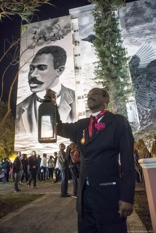 JB Costa na inaugura&ccedil;&atilde;o do mural Cisne Negro, em 2019 – Foto M&aacute;rcio H. Martins/Ascom/FCC/Divulga&ccedil;&atilde;o/ND
