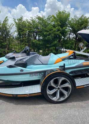 Durante a opera&ccedil;&atilde;o, uma lancha, um jet ski e um ve&iacute;culo foram apreendidos na casa do investigado. – Foto: Redes Sociais/Divulga&ccedil;&atilde;o/ND