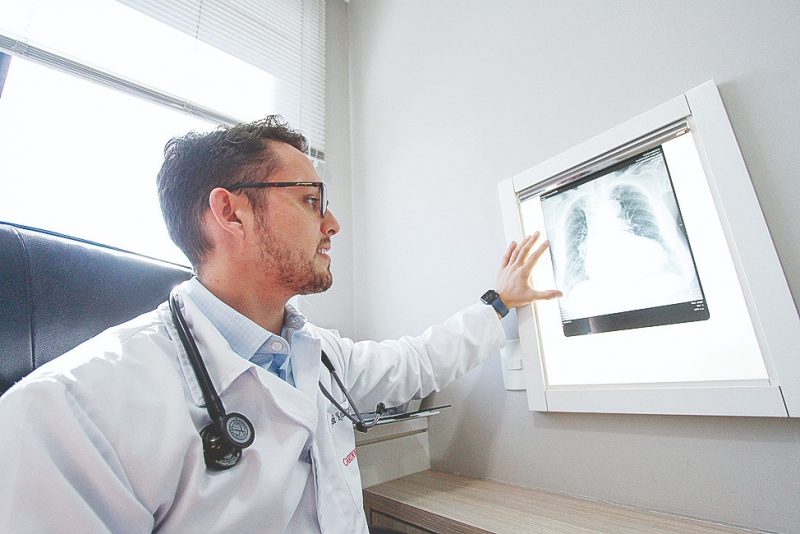 M&eacute;dico Jos&eacute; Kostetzer Junior aconselha 150 minutos de exerc&iacute;cios por semana – Foto: Leo Munhoz/ND