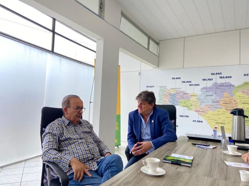 Jorge Koch, presidente da FECAM, conversou com o futuro governador Jorginho Mello sobre o Plano Mil – Foto: Lu&iacute;sa Michels, FECAM/Divulga&ccedil;&atilde;o