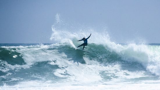 Brasileiro Lucas Silveira conquista QS3000 de Santa Cruz - Surf - Jornal  Record