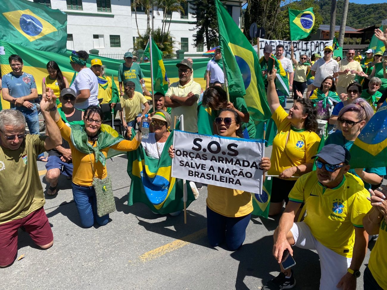 VÍdeo Veja Como Foi A Manifestação Em Frente Ao 23° Bi Em Blumenau Neste Feriado 3934