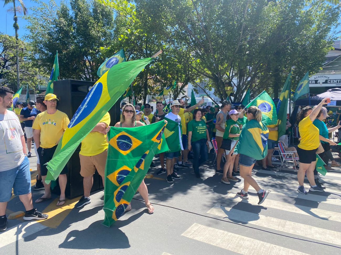 VÍdeo Veja Como Foi A Manifestação Em Frente Ao 23° Bi Em Blumenau Neste Feriado 4432