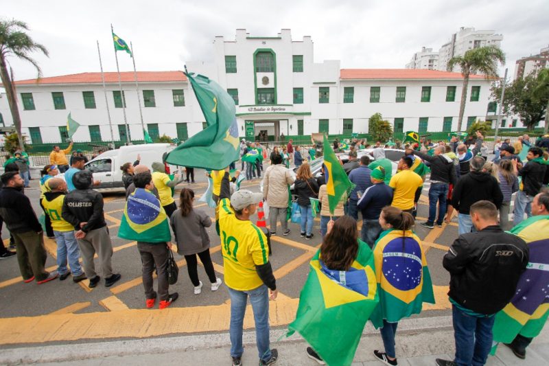 Manifesta&ccedil;&atilde;o em frente ao Ex&eacute;rcito no Estreito em Florian&oacute;polis – Foto: Leo Munhoz/ND